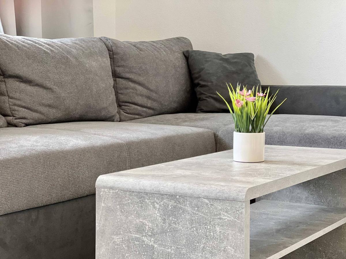 Nujen- Hotel Und Apartment Stuttgart Zuffenhausen Ngoại thất bức ảnh