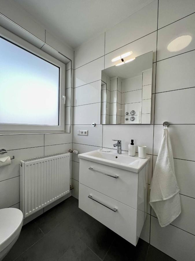 Nujen- Hotel Und Apartment Stuttgart Zuffenhausen Ngoại thất bức ảnh
