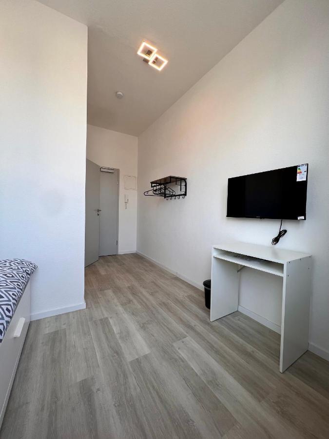 Nujen- Hotel Und Apartment Stuttgart Zuffenhausen Ngoại thất bức ảnh