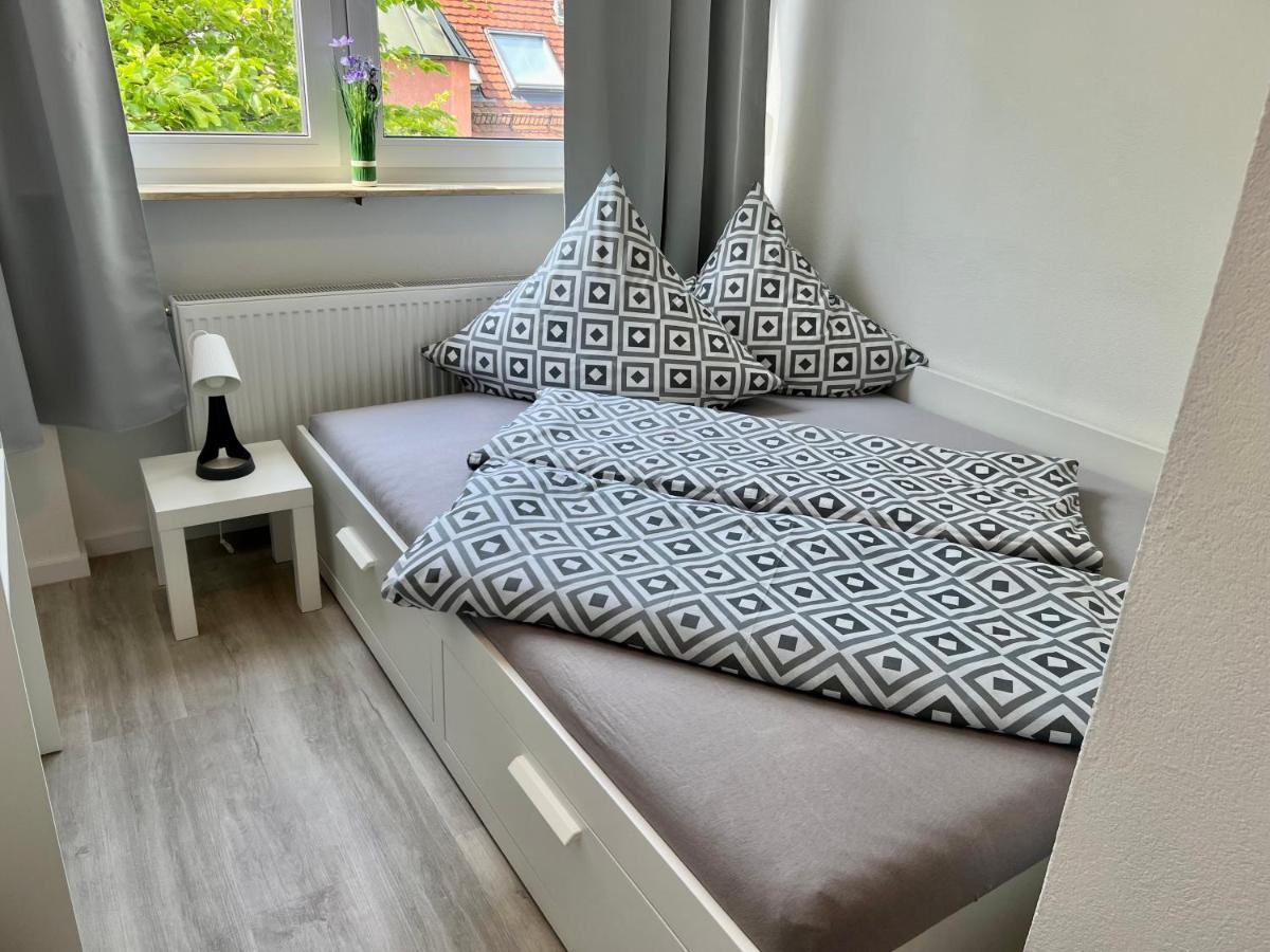 Nujen- Hotel Und Apartment Stuttgart Zuffenhausen Ngoại thất bức ảnh